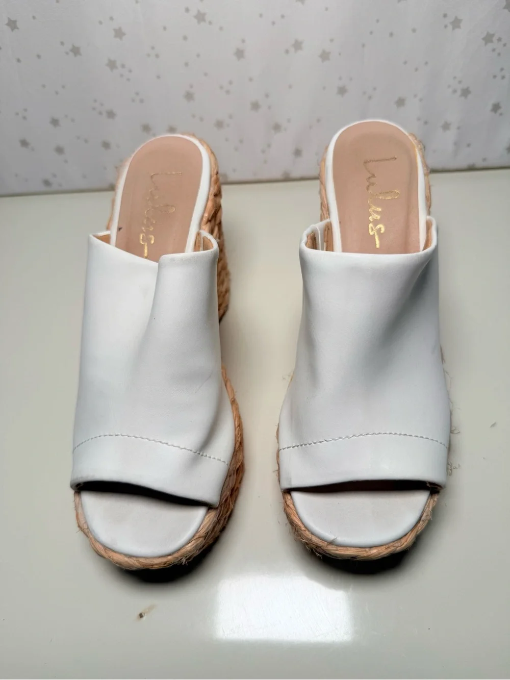 Lulus slip wedge